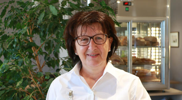 Chantal Poncet, Restaurationsmitarbeiterin