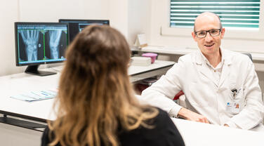 Thomas Mészaros en consultation