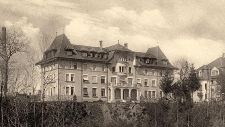 Aussenansicht des Kantonsspitals Freiburg am Standort Pérolles in Schwarz-Weiss, ca. 1921