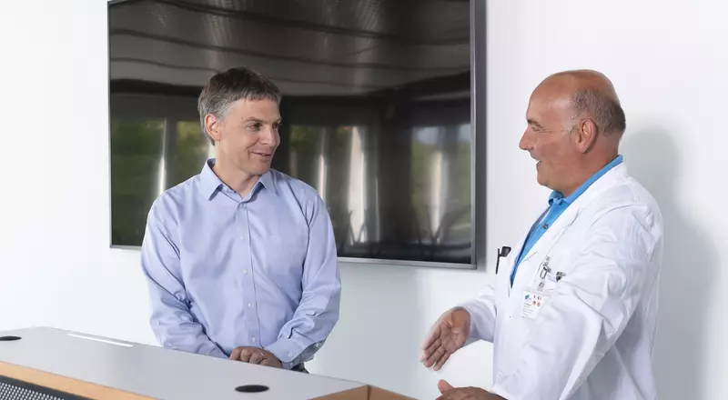 Le professeur Pierre-Yves Rodondi et le Dr Antoine Meyer se réjouissent de transmettre leur savoir.